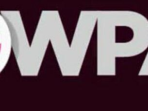 Busy milf housewife Andi Avalon enjoys intense face action session.