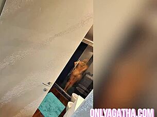 I spied on my sexy neighbor in the shower 🚿😏