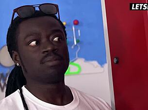 와 에블린 델라이 호스텔에서 거대 블랙콕 하드코어 아날에 미침