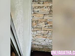 I spied on my sexy neighbor in the shower 🚿😏