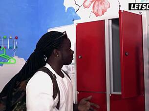 เอเวลีน เดลไล่เงี่ยนควยดำใหญ่เย็ดตูดโหดที่โฮสเทล