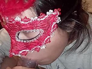 Estaba muy solita y le pedí a mi vecino que me haga compañía con su polla