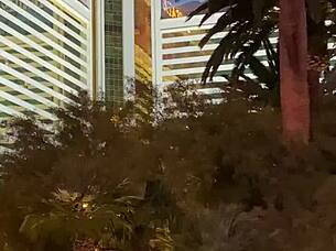 Beautiful italian gets anal fucked in vegas by manuel ferrara - mysexmobile 😍