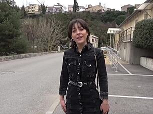 I met Mania, 20-year-old dental assistant from Ventabren 13