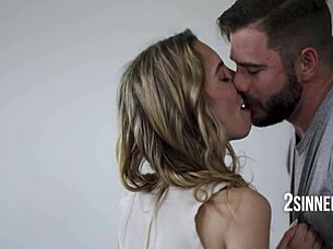 A Good Girlfriend Gives Me Gossip And Sensual Pussy