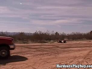 Glamour babe enjoys outdoor cock ride under the sun