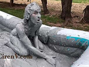 Clay sploshing solo in the pool with tattooed Ciren V