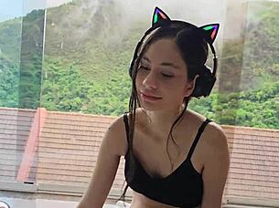 Beautiful white whore, come into my house just to fuck me?