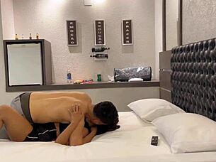 Meu marido me liberou para ir ao motel com um amigo da academia cuckold hotwife corno.