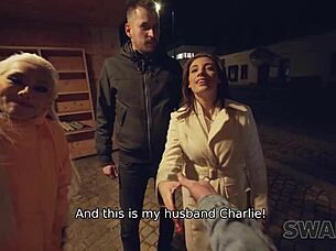 괴물자지 보면서 와이프 스왑 야생 3P 어때?