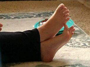 cute feet hidden candid 👣