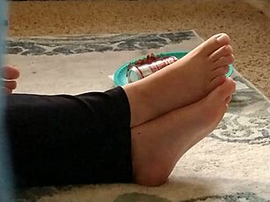 cute feet hidden candid 👣