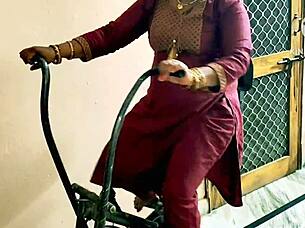 Indian desi bhabhi you fuck gym boys with big cock now