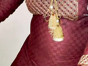 Indian desi bhabhi you fuck gym boys with big cock now