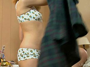 Hey, watch this kinky blonde foxi x masturbate with a juicy vibrator!