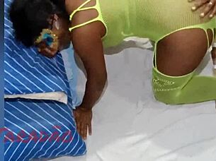 preta gostosa gemendo no pau com cumshot no cu e na boca, amadora latina bbw caseira