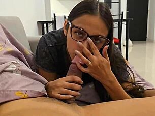 hey mi hermanastra gets surprised by the size of my verga in this petite brunette homemade kitchen scene