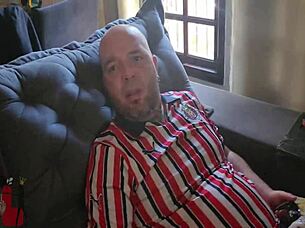 The husband didn't notice the delay from the gym as a creampie surprise waited in the pussy for cleanup