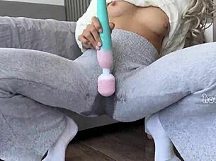 I feel so horny as big ass babe tries not to squirt in panties