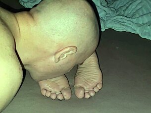 He licked the soles of mature woman and cum on them in taboo homemade foot fetish