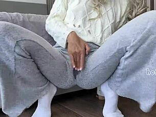 I feel so horny as big ass babe tries not to squirt in panties