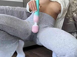 I feel so horny as big ass babe tries not to squirt in panties