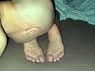 He licked the soles of mature woman and cum on them in taboo homemade foot fetish