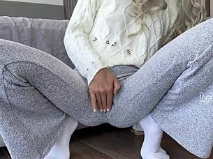 I feel so horny as big ass babe tries not to squirt in panties