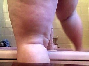 mwkm, grab that fat dildo and fuck it hard in the bathtub now.