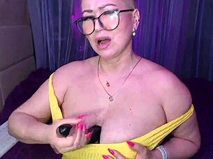 Emotional Russian webcam passion with married AimeeParadise