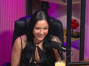 Punheta Guiada! Morena Gostosa in Lingerie Sucks and Licks Big Ass in California!