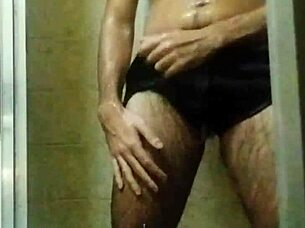taking a bath and jerking off until i cum 😏