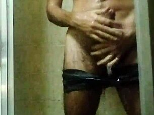 taking a bath and jerking off until i cum 😏