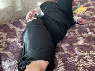 Syrian milf in hijab takes big cock creampie deep inside 😈💦