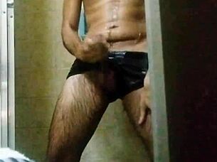 taking a bath and jerking off until i cum 😏