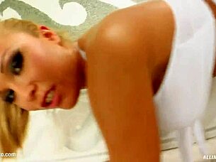 Hey folks, check out this fun group scene featuring Jessica Moor with all internal in a cool 3some setup.