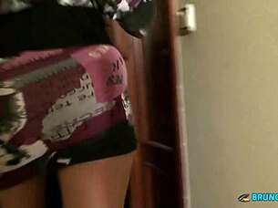 dame placer y penétrame bien delante de mi cornudo