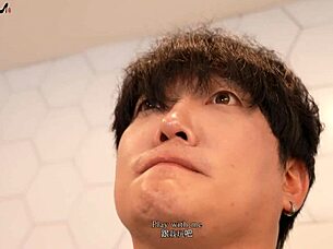 Hey, that pretty Asian girl tempts with her armpit display in bed