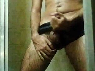 taking a bath and jerking off until i cum 😏