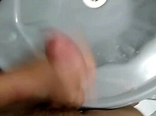 I jerk off solo in the bathroom after soccer