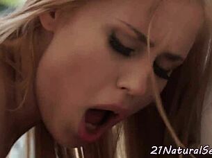 gorgeous model gets her pussy fucked