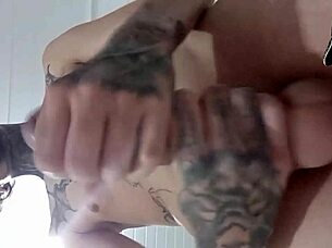 beating off in the street come drink my hot cum in your mouth 😏