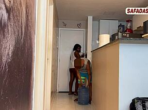 Oh man, this delivery guy rides me bareback in cowgirl with monster cock pov 😏🍆