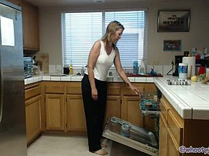 Jess Ryan Sexy Milf Shakes Big Ass in Kitchen Homemade Solo Roleplay