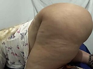 Sexy Curvy Colombian Cougar Shakes Her Huge Ass Like Jell-O In Real Homemade Video