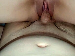 depois que ela fez um boquete eu deixei sua buceta aberta e cheia de porra