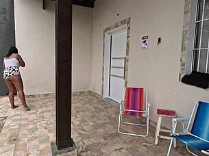 i cleaned the house in tight clothes and got cum in my mouth