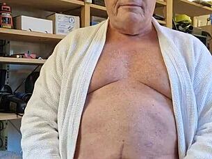 I uh feel so dirty getting nude as old man chris just for you