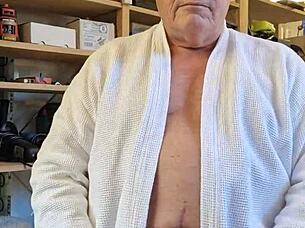 I uh feel so dirty getting nude as old man chris just for you