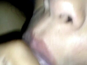 ครูสาวอมควยดูดน้ำหำที่พุ่งเข้าใสปากและหีของเธอ